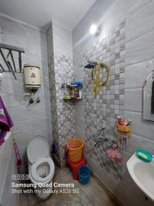 Bathroom Image of 725 Sq.ft 1 BHK Builder Floor for sale in Shakarpur Khas New Delhi for Rs. 4000000
