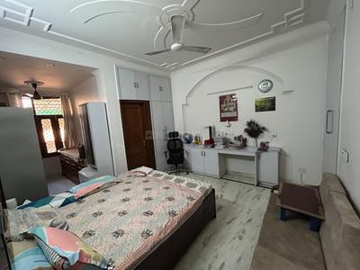 Bedroom Image of 2925 Sq.ft 4.5 BHK Builder Floor for sale in Janakpuri New Delhi for Rs. 52500000