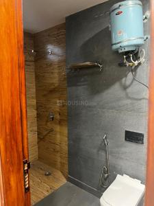Bathroom Image of 1400 Sq.ft 3 BHK Builder Floor for rent in Mansarover Garden New Delhi for Rs. 50000