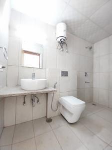 Bathroom Image of 3000 Sq.ft 4 BHK Builder Floor for sale in SS Linden IV, Sector 85 Gurgaon for Rs. 28000000