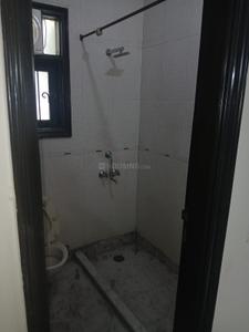 Bathroom Image of 1600 Sq.ft 3 BHK Independent House for rent in Nilgiri Apartments, Alaknanda New Delhi for Rs. 75000