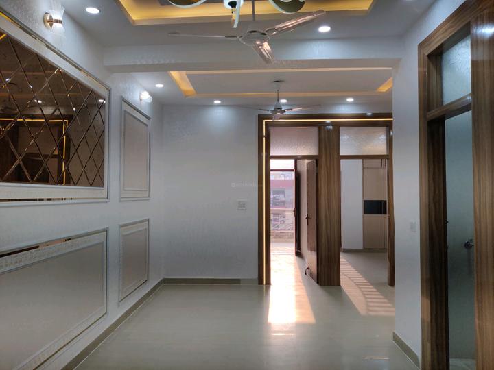 Beautifully maintained builder floor Main Image 1