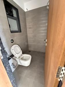 Bathroom Image of 1500 Sq.ft 3 BHK Apartment / Flat for rent in Metropark County, Balewadi Pune for Rs. 35000