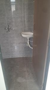 Bathroom Image of 300 Sq.ft 1 BHK Apartment / Flat for rent in Ghatkopar West Mumbai for Rs. 25000