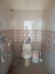 Common Bathroom Image of 600 Sq.ft 1 BHK Independent House for rent in Madhapur Hyderabad for Rs. 22000