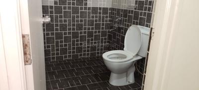 Bathroom Image of 650 Sq.ft 1 RK Apartment / Flat for rent in RKReal Ayyappa Society, Madhapur Hyderabad for Rs. 22000