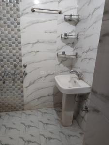 Bathroom Image of 2000 Sq.ft 2 BHK Builder Floor for rent in Vrindavan Yojana Lucknow for Rs. 16000
