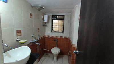 Bathroom Image of 900 Sq.ft 2 BHK Apartment / Flat for sale in  Kailash Tower, Powai Mumbai for Rs. 16500000