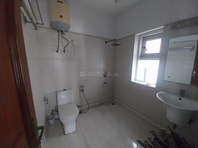 Bathroom Image of 1110 Sq.ft 2 BHK Independent House for rent in RWA Lajpat Nagar 4 Colonies, Lajpat Nagar New Delhi for Rs. 41500