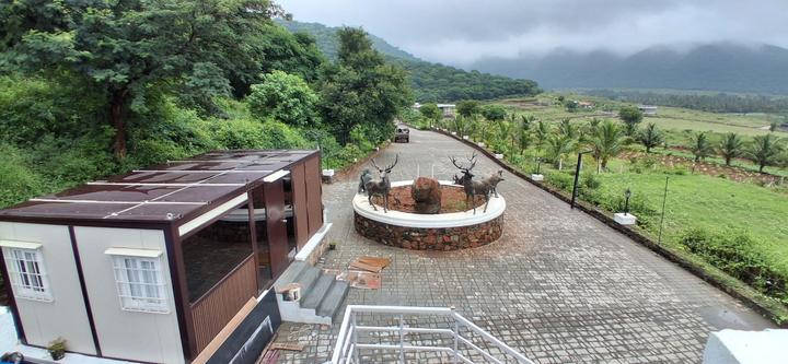 Karamadai Main Image 1