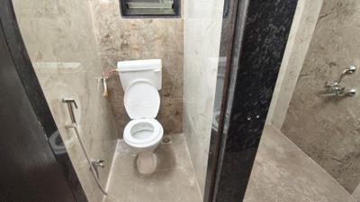 Bathroom Image of 700 Sq.ft 1 BHK Apartment / Flat for rent in Viman Nagar Pune for Rs. 30000