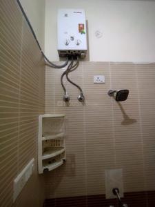 Bathroom Image of 1200 Sq.ft 2 BHK Builder Floor for rent in Aliganj Lucknow for Rs. 13900