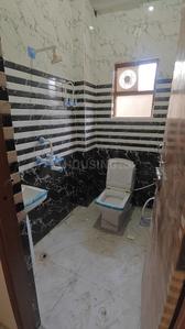Bathroom Image of 450 Sq.ft 1 RK Apartment / Flat for rent in Sector 51 Noida for Rs. 18000