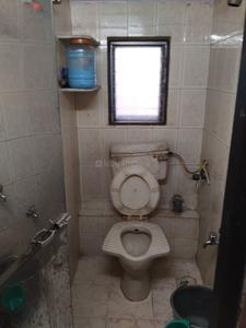 Bathroom Image of 500 Sq.ft 2 BHK Independent House for rent in Kandivali West Mumbai for Rs. 18000