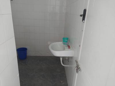 Bathroom Image of 2000 Sq.ft 4 BHK Apartment / Flat for rent in Aluva Kochi for Rs. 28500
