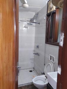 Bathroom Image of 1100 Sq.ft 3 BHK Apartment / Flat for sale in Siddharth Apartment, Paschim Vihar New Delhi for Rs. 13500000