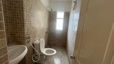 Bathroom Image of 1565 Sq.ft 3 BHK Apartment / Flat for sale in Paras Tierea, Sector 137 Noida for Rs. 12500000