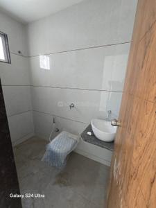 Bathroom Image of 1850 Sq.ft 4 BHK Apartment / Flat for rent in Sama Savli Vadodara for Rs. 30000