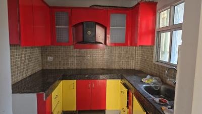 Kitchen Image of 1050 Sq.ft 2 BHK Apartment / Flat for rent in Mahagun Mascot, Crossings Republik Ghaziabad for Rs. 18000