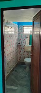 Bathroom Image of 850 Sq.ft 2 BHK Independent House for rent in South Dum Dum Kolkata for Rs. 15000