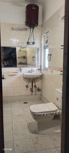Bathroom Image of 1300 Sq.ft 2 BHK Independent House for rent in Arya Chittaranjan Park, Chittaranjan Park New Delhi for Rs. 52000