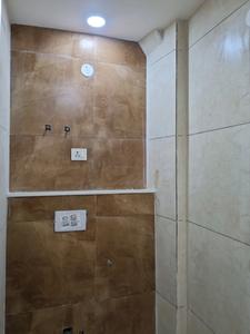 Common Bathroom Image of 910 Sq.ft 3 BHK Apartment / Flat for rent in Dwarka Mor New Delhi for Rs. 26000