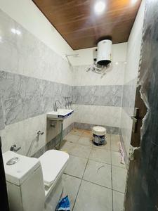 Bathroom Image of 850 Sq.ft 2 BHK Independent House for rent in Palam Vihar Extension Gurgaon for Rs. 21000