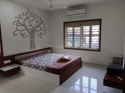 Bedroom Image of 4275 Sq.ft 5 BHK Villa for sale in Vrundavan Bunglows, Thaltej Ahmedabad for Rs. 90000000