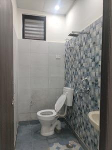 Common Bathroom Image of 800 Sq.ft 2 BHK Apartment / Flat for sale in CI Golf City, Kambakshpur Noida for Rs. 3066000