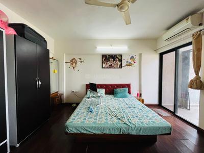 Bedroom Image of 1400 Sq.ft 3 BHK Apartment / Flat for rent in Saarrthi Shimmer And Shine II, Anand Nagar, Sinhagad Road Pune for Rs. 42000