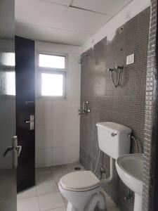 Common Bathroom Image of 1724 Sq.ft 3 BHK Apartment / Flat for sale in Crossings GH7 Crossings Republik, Crossings Republik Ghaziabad for Rs. 10000000
