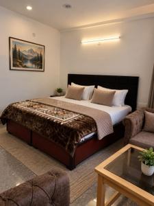 Bedroom Image of Flat sharing  in Bandra West, Mumbai