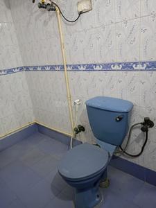 Bathroom Image of 900 Sq.ft 1 BHK Independent House for rent in Sector 28 Noida for Rs. 19000