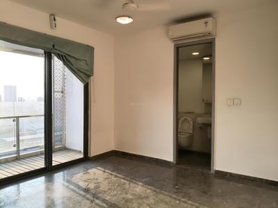 Bedroom Image of 2400 Sq.ft 4 BHK Builder Floor for sale in Lokhandwala Victoria, Worli Mumbai for Rs. 145000000