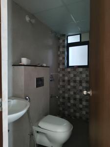 Common Bathroom One Image of 2318 Sq.ft 4 BHK Apartment / Flat for sale in Shapoorji Pallonji Vanaha, Bavdhan Pune for Rs. 17000000