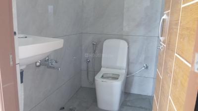 Bathroom Image of 650 Sq.ft 1 BHK Apartment / Flat for rent in Arakere Bengaluru for Rs. 25000