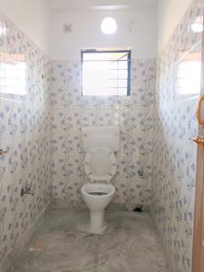 Common Bathroom Image of 1330 Sq.ft 3 BHK Apartment / Flat for sale in Patuli Kolkata for Rs. 4800000