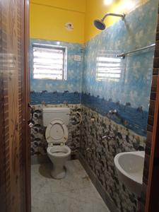 Bathroom Image of 550 Sq.ft 2 BHK Independent House for rent in Kankurgachi Apartment, Kankurgachi Kolkata for Rs. 15000