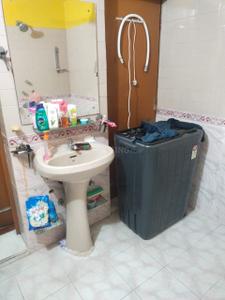 Bathroom Image of 1250 Sq.ft 1 BHK Builder Floor for rent in Gomti Nagar Lucknow for Rs. 16000