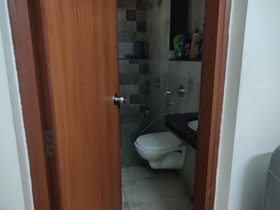 Bathroom Image of 700 Sq.ft 1 BHK Apartment / Flat for sale in Amanora Neo Towers, Hadapsar Pune for Rs. 8500000