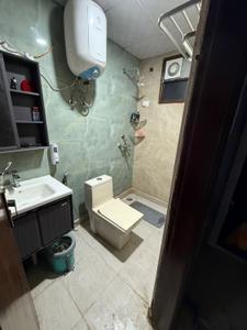 Bathroom Image of 1500 Sq.ft 3 BHK Apartment / Flat for sale in SAP Homes, Sector 73 Noida for Rs. 7500000