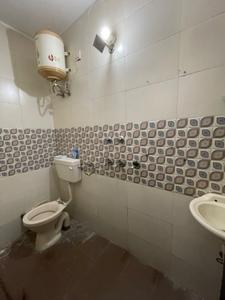 Bathroom Image of 750 Sq.ft 2 BHK Apartment / Flat for rent in DDA LIG Apartment Pitampura, Pitampura New Delhi for Rs. 18000