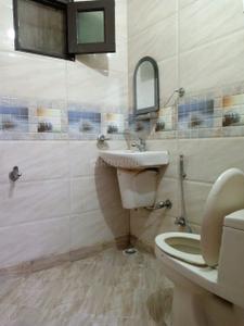 Bathroom Image of 500 Sq.ft 2 BHK Builder Floor for rent in Uttam Nagar New Delhi for Rs. 15000