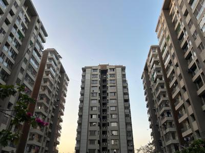 Image of 861 Sq.ft 3 BHK Apartment / Flat for sale in Esskay Shree Krishna Heritage, Dindoli, Surat for Rs. 4200000