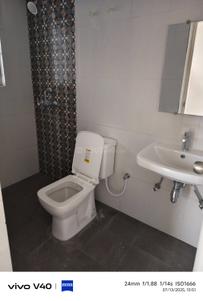 Bathroom Image of 900 Sq.ft 3 BHK Apartment / Flat for rent in Alcove New Kolkata Sangam, Serampore Hooghly for Rs. 20000