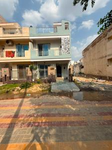 Image of 800 Sq.ft 3 BHK Villa for sale in Gaur Yamuna City, Yeida, Greater Noida for Rs. 18500000