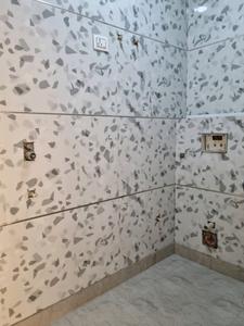 Common Bathroom Image of 810 Sq.ft 3 BHK Apartment / Flat for sale in Dwarka Mor New Delhi for Rs. 6000000