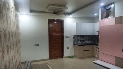 Living Room Image of 1050 Sq.ft 2 BHK Apartment / Flat for sale in Sector 73 Noida for Rs. 3600000