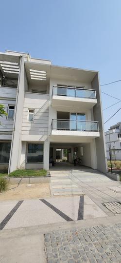 Godrej Golf Links Villas Main Image 1