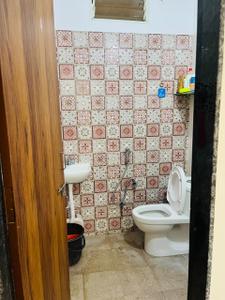 Bathroom Image of 975 Sq.ft 2 BHK Apartment / Flat for sale in Chhota Bangarda Indore for Rs. 3900000